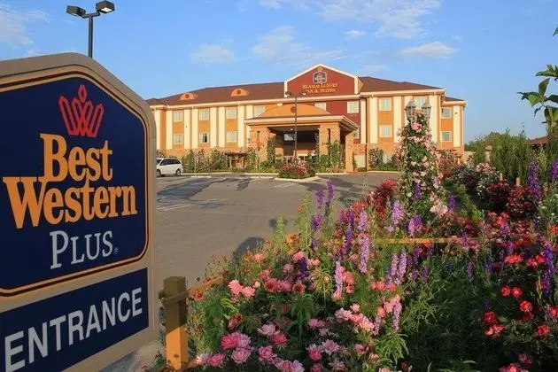 Best Western Plus Blanco Luxury Inn & Suites