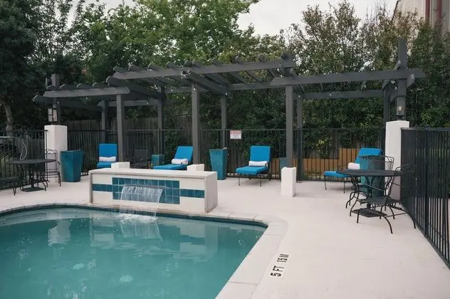 Best Western Plus Blanco Luxury Inn & Suites - Havuz