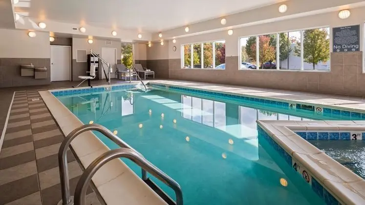 Best Western Plus Boardman Inn & Suites - Havuz