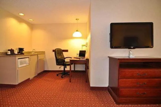 Best Western Plus Carlton Suites