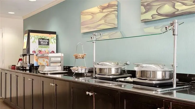 Best Western Plus Cary Inn - NC State - Yeme / İçme