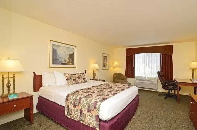 Best Western Plus Cedar Inn & Suites