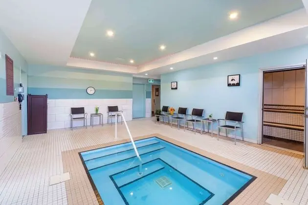 Best Western Plus Chateau Fort St. John - Havuz