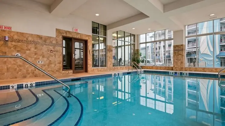 Best Western Plus Chateau Inn Sylvan Lake - Havuz