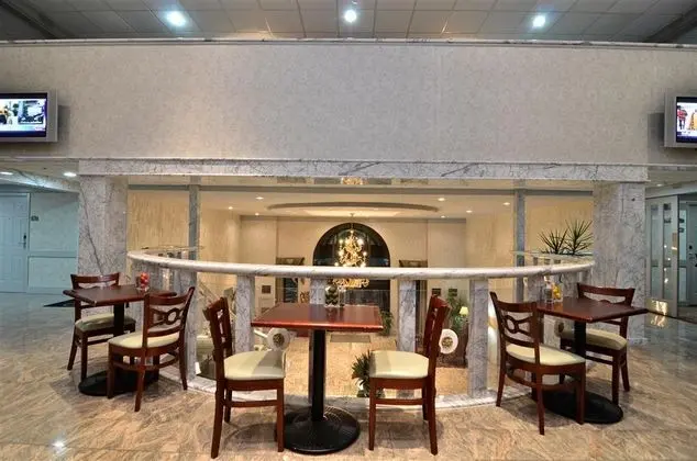 Best Western Plus Concordville Hotel - Lobi