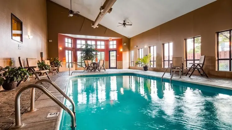 Best Western Plus Country Inn & Suites - Havuz