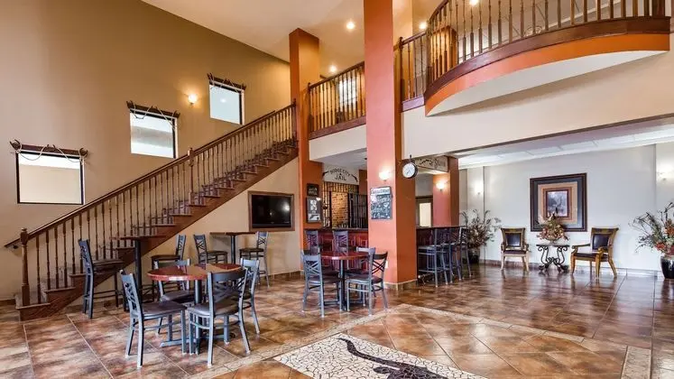 Best Western Plus Country Inn & Suites - Lobi