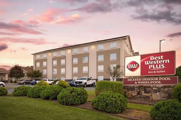 Best Western Plus Crossroads Inn & Suites - Dış Mekan