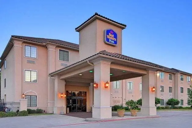 Best Western Plus Crown Colony Inn & Suites
