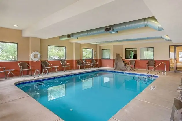 Best Western Plus Danville Inn - Havuz