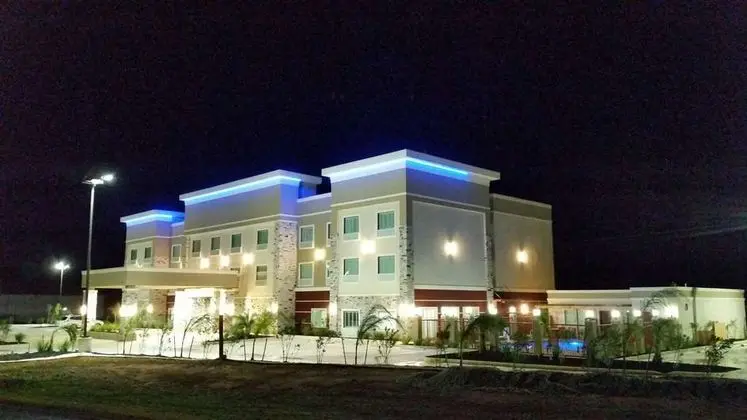 BEST WESTERN PLUS Dilley Inn & Suites