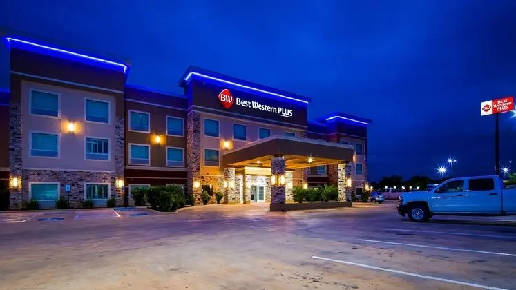 BEST WESTERN PLUS Dilley Inn & Suites - Dış Mekan