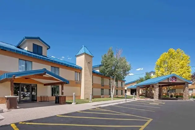 BEST WESTERN PLUS Eagle Lodge & Suites - Dış Mekan