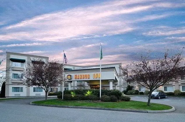 Best Western Plus Edmonds Harbor Inn