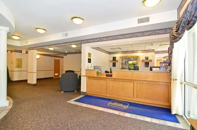 Best Western Plus Executive Court Inn - Lobi