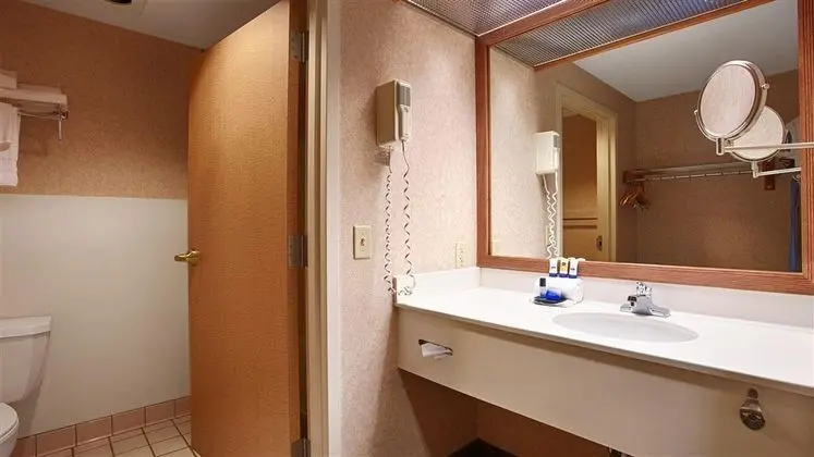 Best Western Plus Executive Court Inn - Oda