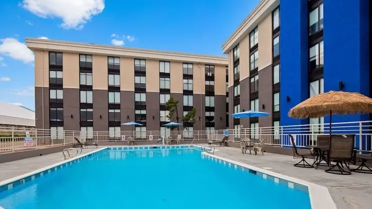 Best Western Plus Executive Residency Denver-Central Park Hotel - Havuz