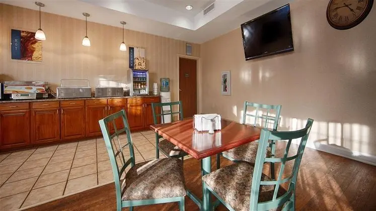 Best Western Plus Executive & Suites