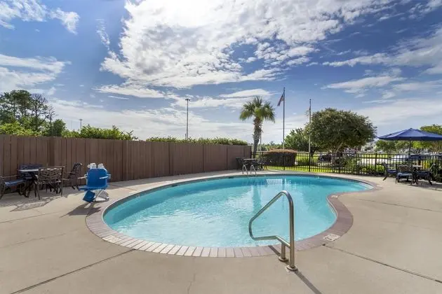 Best Western Plus Executive & Suites - Havuz