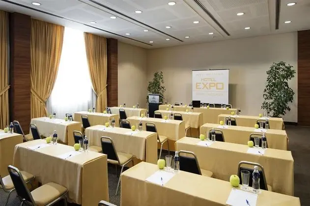 Best Western Plus Hotel Expo - İş / Konferans