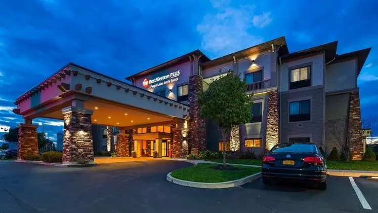 BEST WESTERN PLUS Finger Lakes Inn & Suites - Dış Mekan
