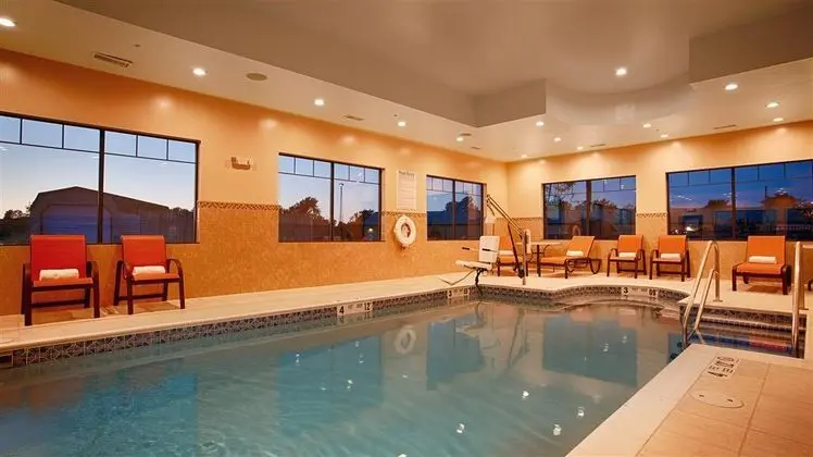 BEST WESTERN PLUS Finger Lakes Inn & Suites - Havuz