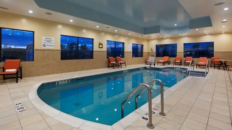 BEST WESTERN PLUS Finger Lakes Inn & Suites - Havuz
