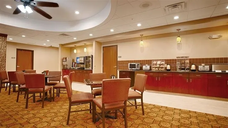 BEST WESTERN PLUS Finger Lakes Inn & Suites - Yeme / İçme