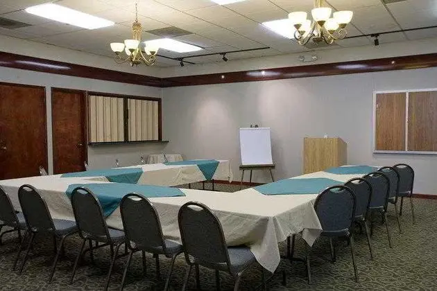 Best Western Plus Forest Park Inn