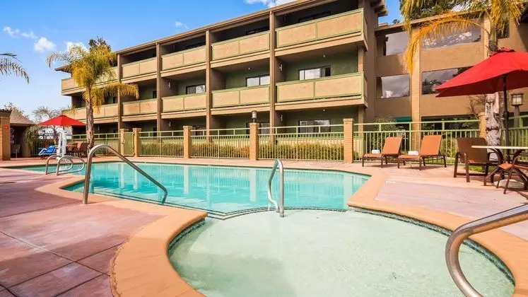 Best Western Plus Forest Park Inn - Havuz