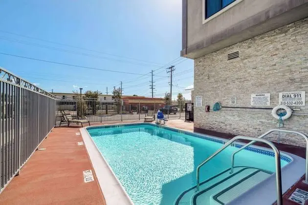 BEST WESTERN Plus Gardena Inn & Suites - Havuz