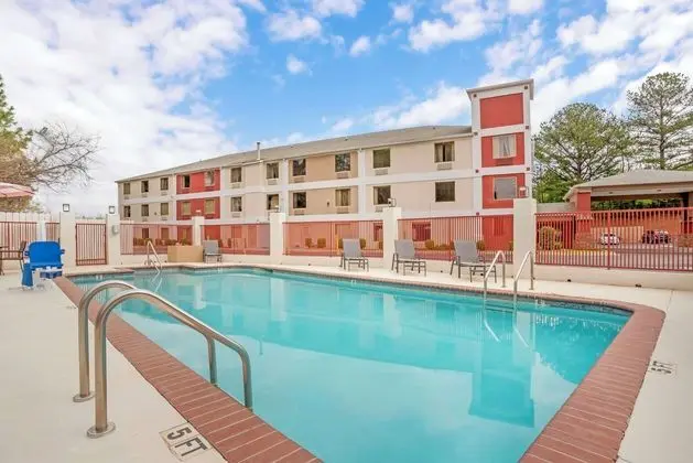 Best Western Plus Gardendale - Havuz