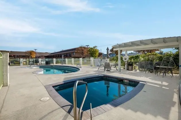 Best Western Plus Gold Country Inn - Havuz