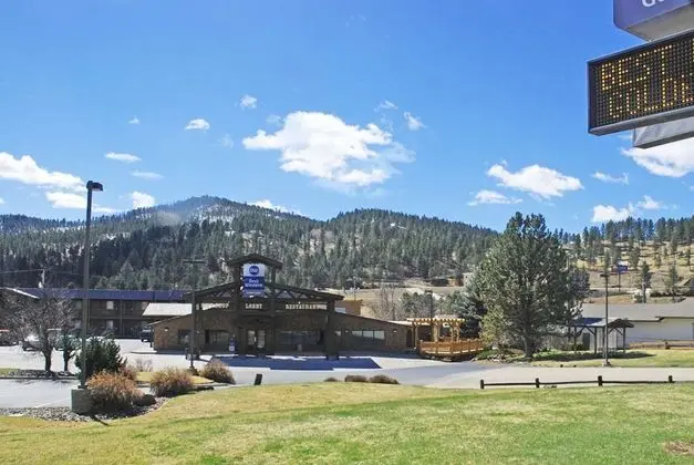 Best Western Plus Golden Spike Inn & Suites