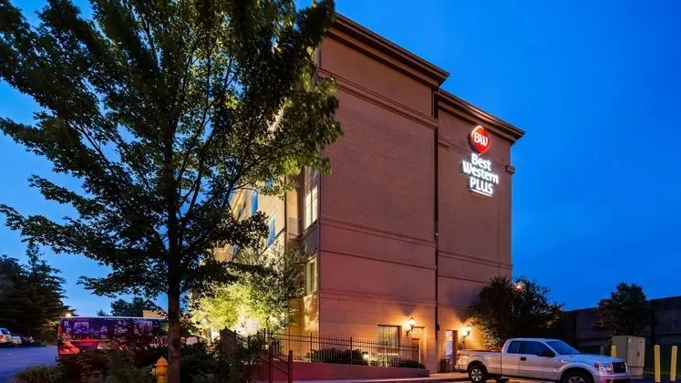 Best Western Plus Hannaford Inn & Suites - 1