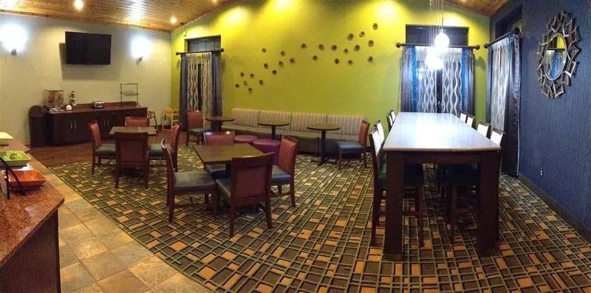 BEST WESTERN PLUS Holland Inn & Suites