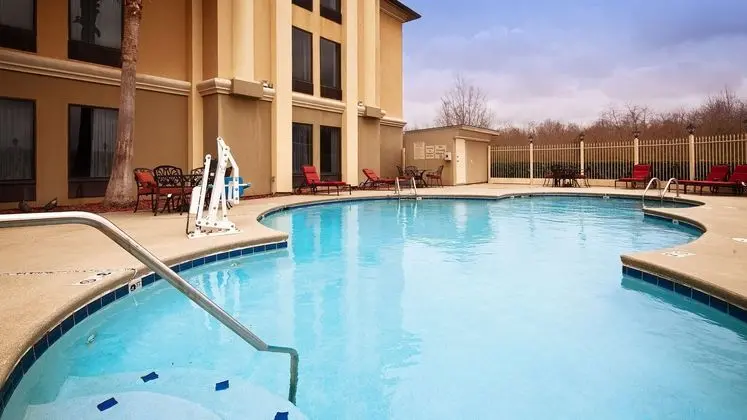 Best Western Plus Houma Inn - Havuz