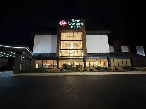 Best Western Plus Indianapolis North at Pyramids - Dış Mekan
