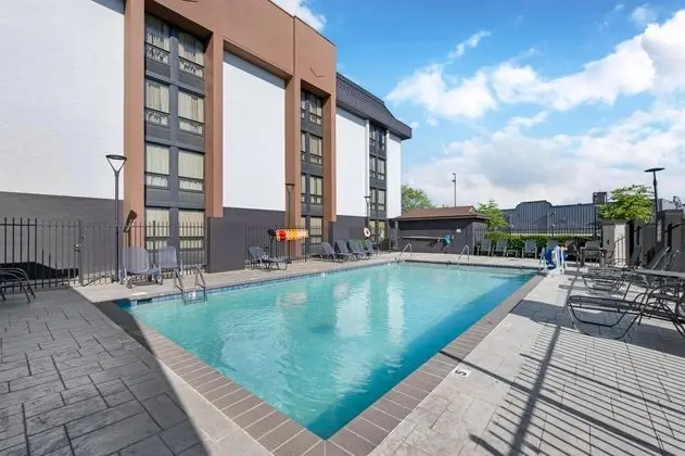 Best Western Plus Indianapolis North at Pyramids - Havuz