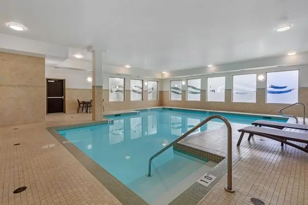 Best Western Plus The Inn At St. Albert - Havuz