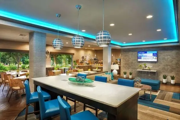 Best Western Plus Inn & Suites - Lobi