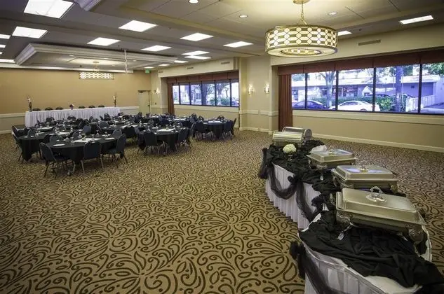 Best Western Plus Inntowner & The Highland Club