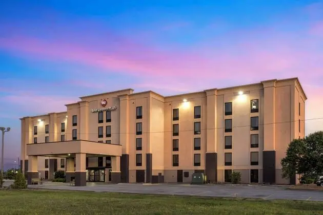 BEST WESTERN PLUS Jonesboro Inn & Suites - Dış Mekan