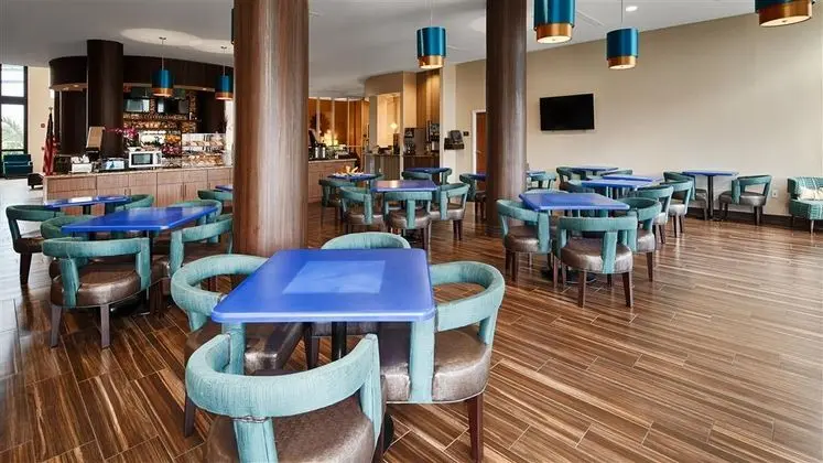 Best Western Plus Kendall Airport