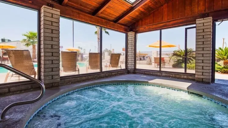 Best Western Plus King'S Inn & Suites - Havuz