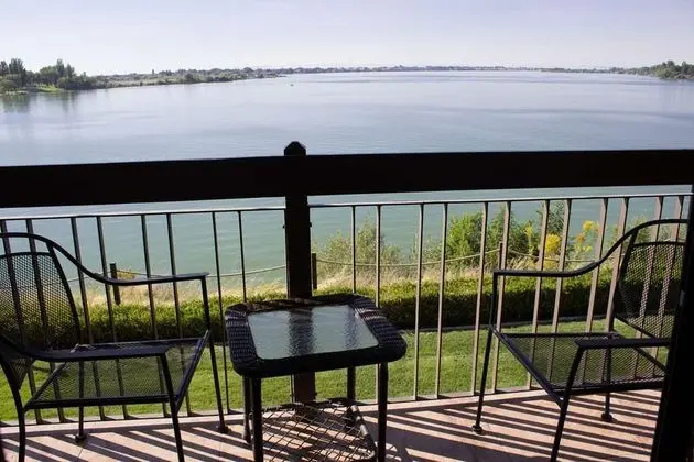 Best Western Plus Lake Front Hotel