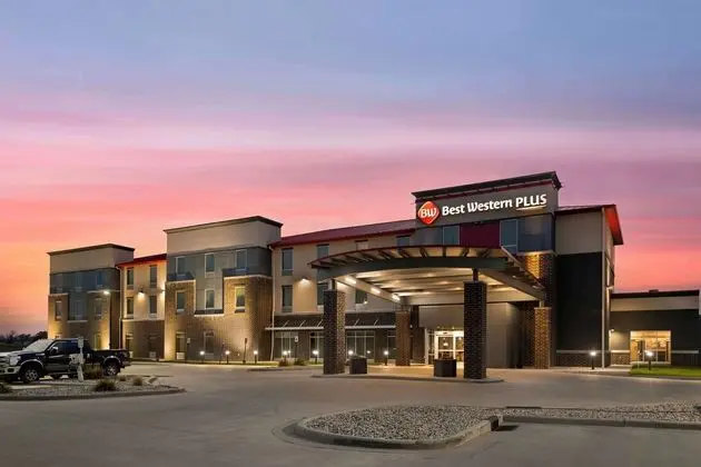 Best Western Plus Lakeview Hotel