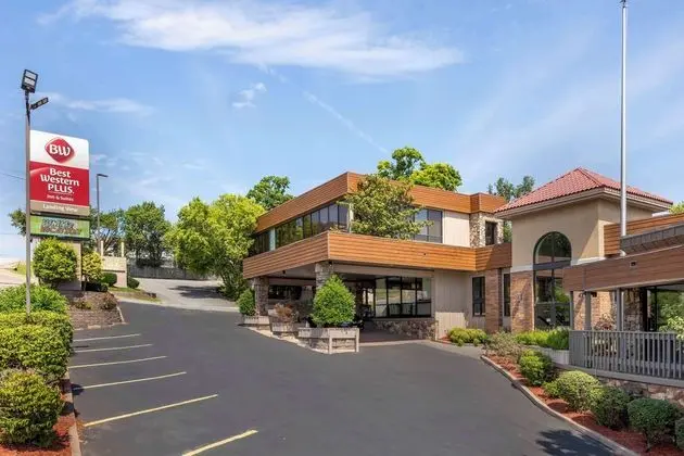 Best Western Plus Landing View Inn & Suites - Dış Mekan
