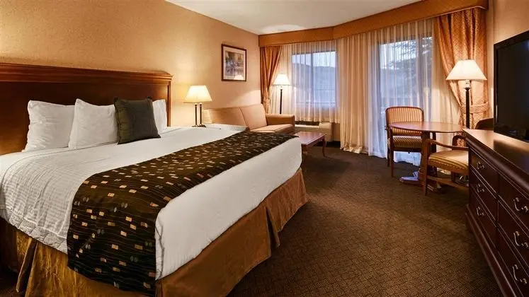 Best Western Plus Landmark Inn & Pancake House