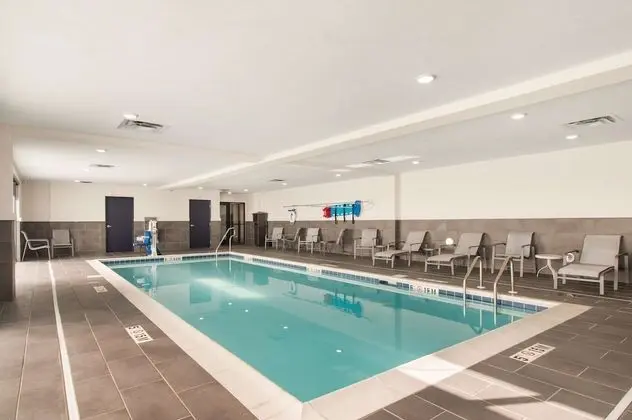 Best Western Plus Louisville North - Havuz
